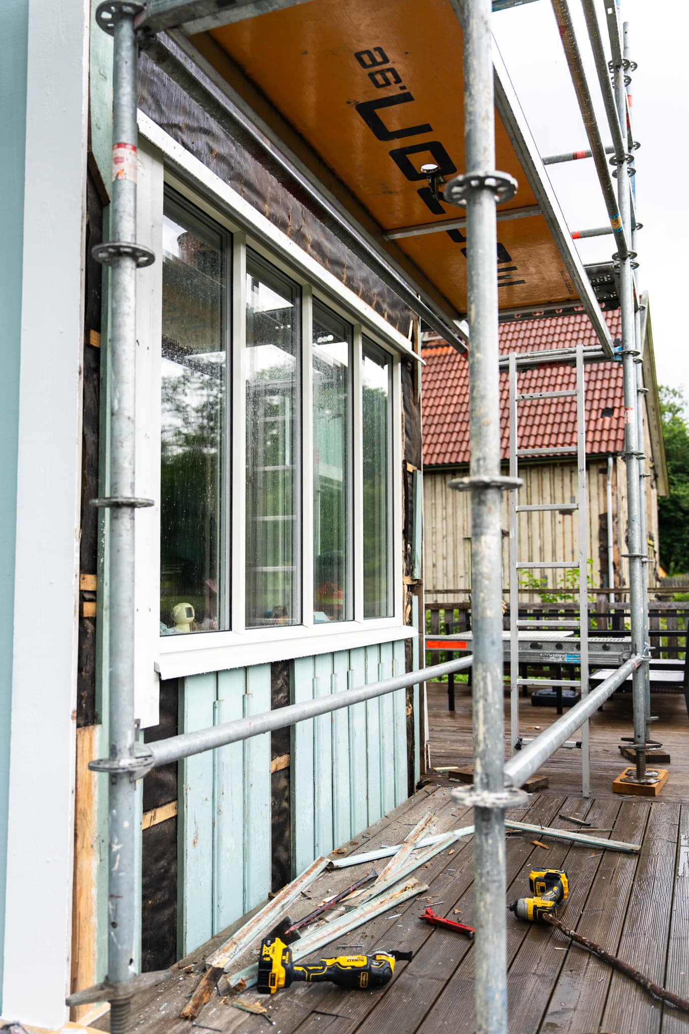 Fönsterbyte bakom byggställning – projektdokumentation i Göteborg